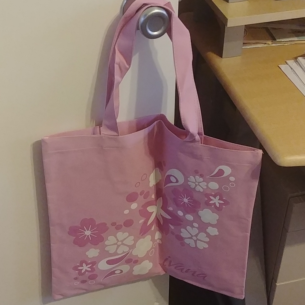 Cute pink tote for summer